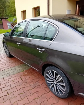 Volkswagen Passat cena 43000 przebieg: 141650, rok produkcji 2012 z Wąchock małe 56